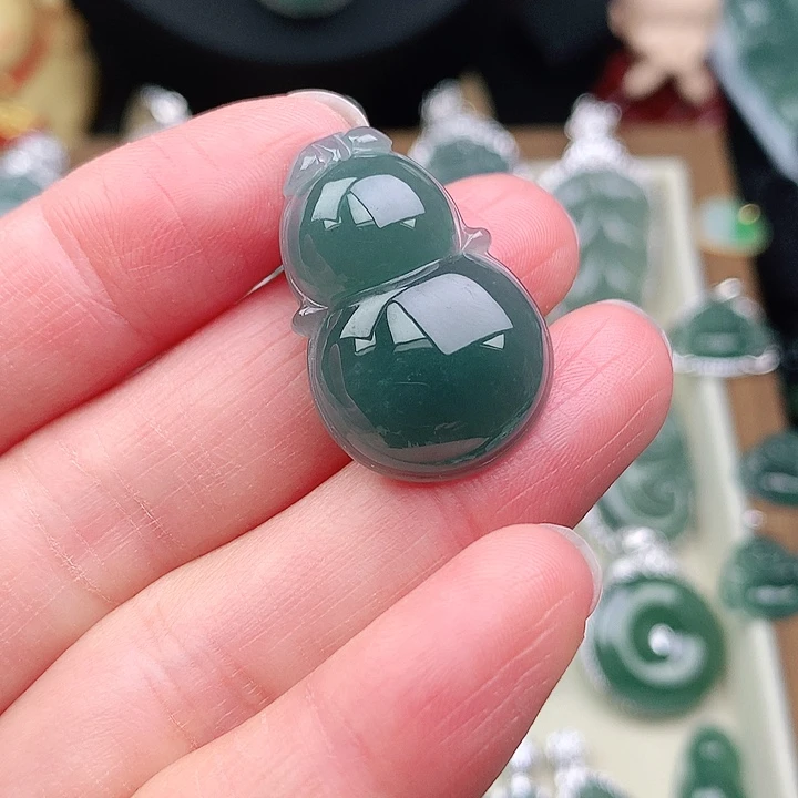 颈饰未镶嵌翡翠娇*姐吊坠