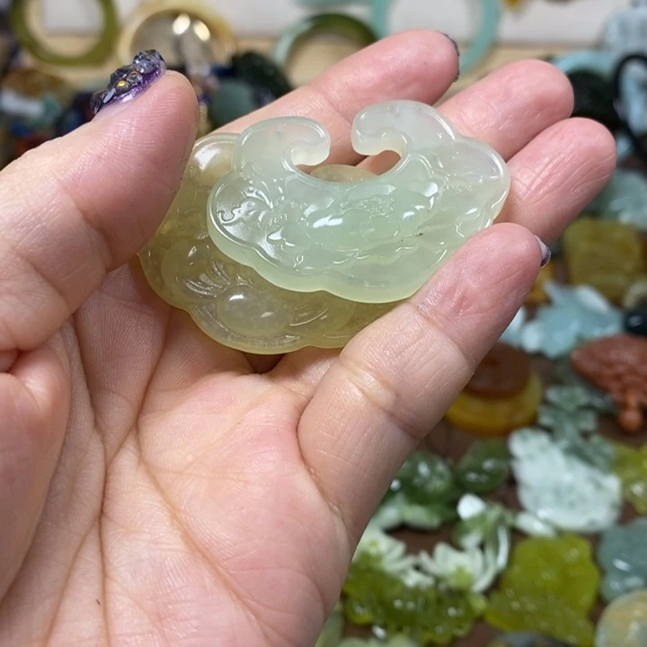 蛇纹石玉未镶嵌吊坠