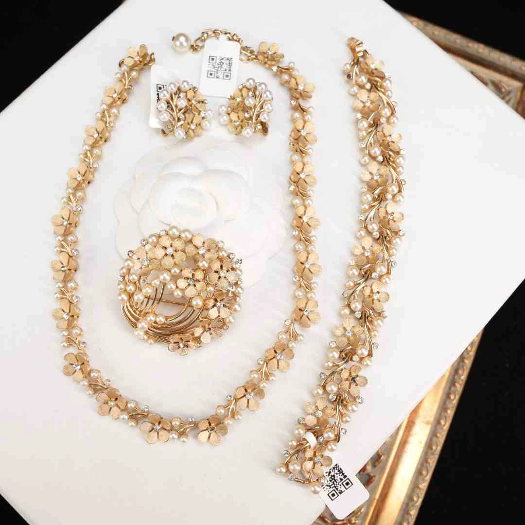 合金合成锆石项链 柚礼中古/翠法丽叶子项链手链耳夹胸针li510032