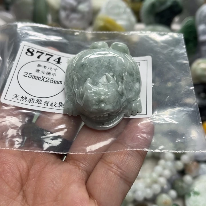 翡翠未镶嵌颈饰8774