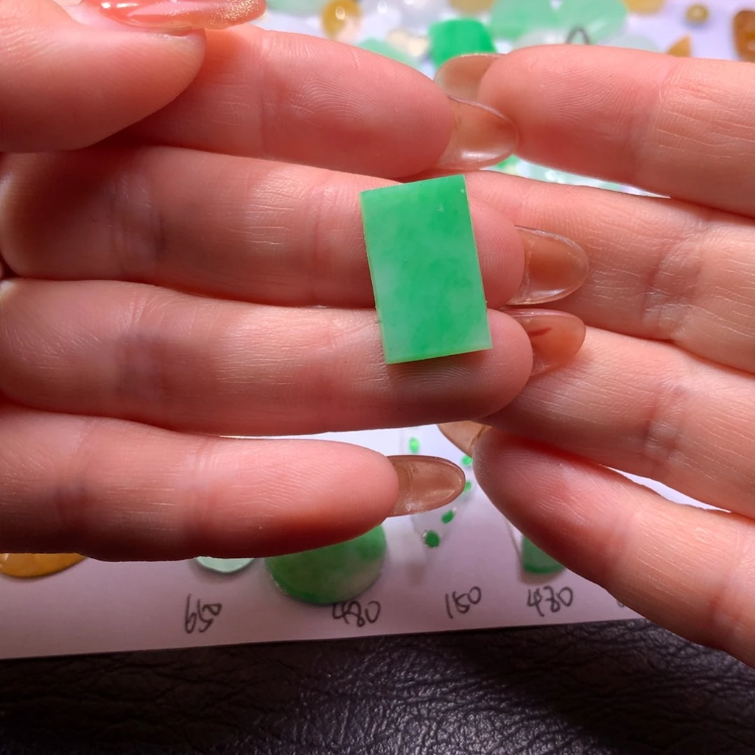 翡翠颈饰未镶嵌裸石