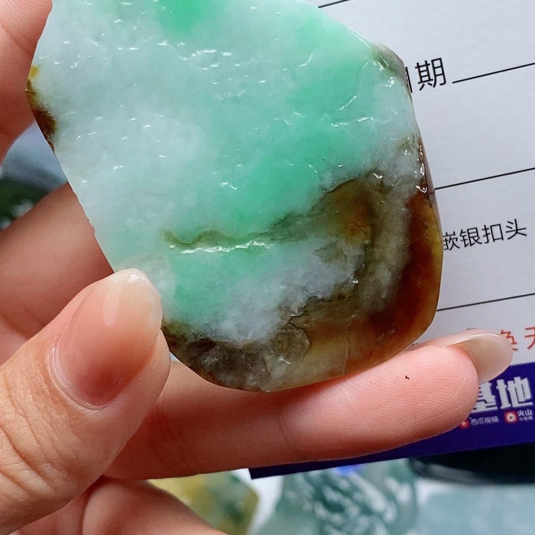 乌***金吊坠(不含链)未镶嵌翡翠