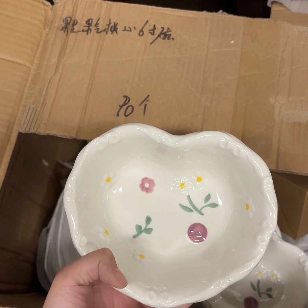 稻谷壳果粒果期爱心酸奶碗