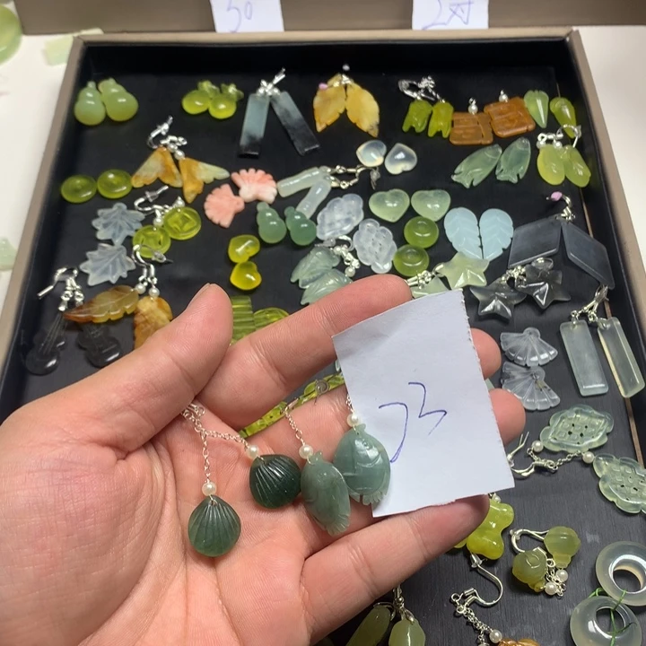 蛇纹石玉耳钉足银镀金镶嵌挽*