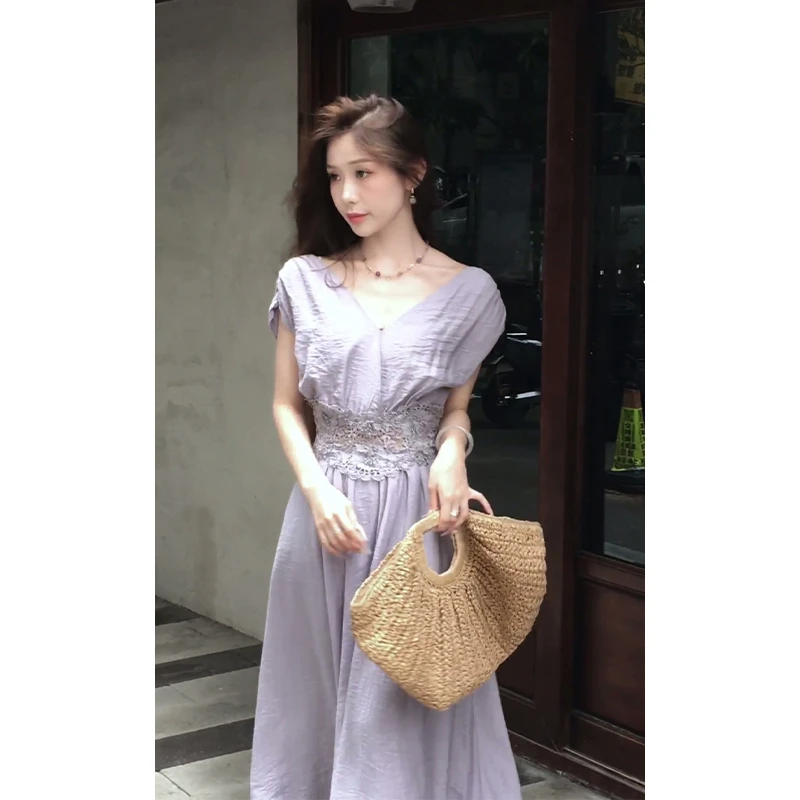 设计感V领连衣裙女2025夏季新款法式气质修身蕾丝拼接中长款裙子