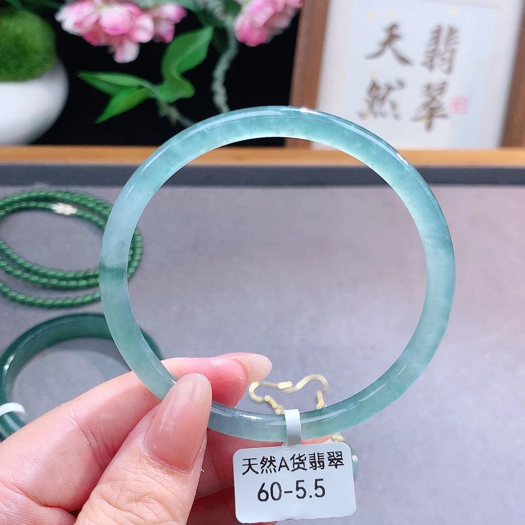 未镶嵌手镯（圆镯）翡翠