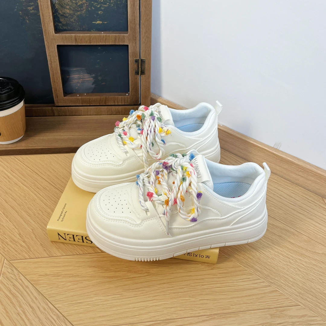 环球女鞋米色板鞋2026春季新款爆款鞋子百搭厚底小白鞋时尚休闲鞋