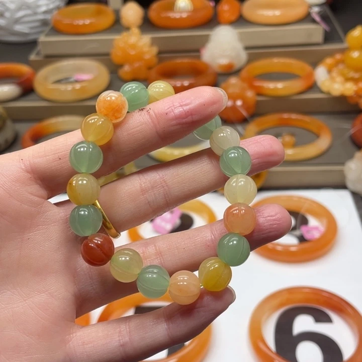 未镶嵌石英质玉（黄龙玉）手镯