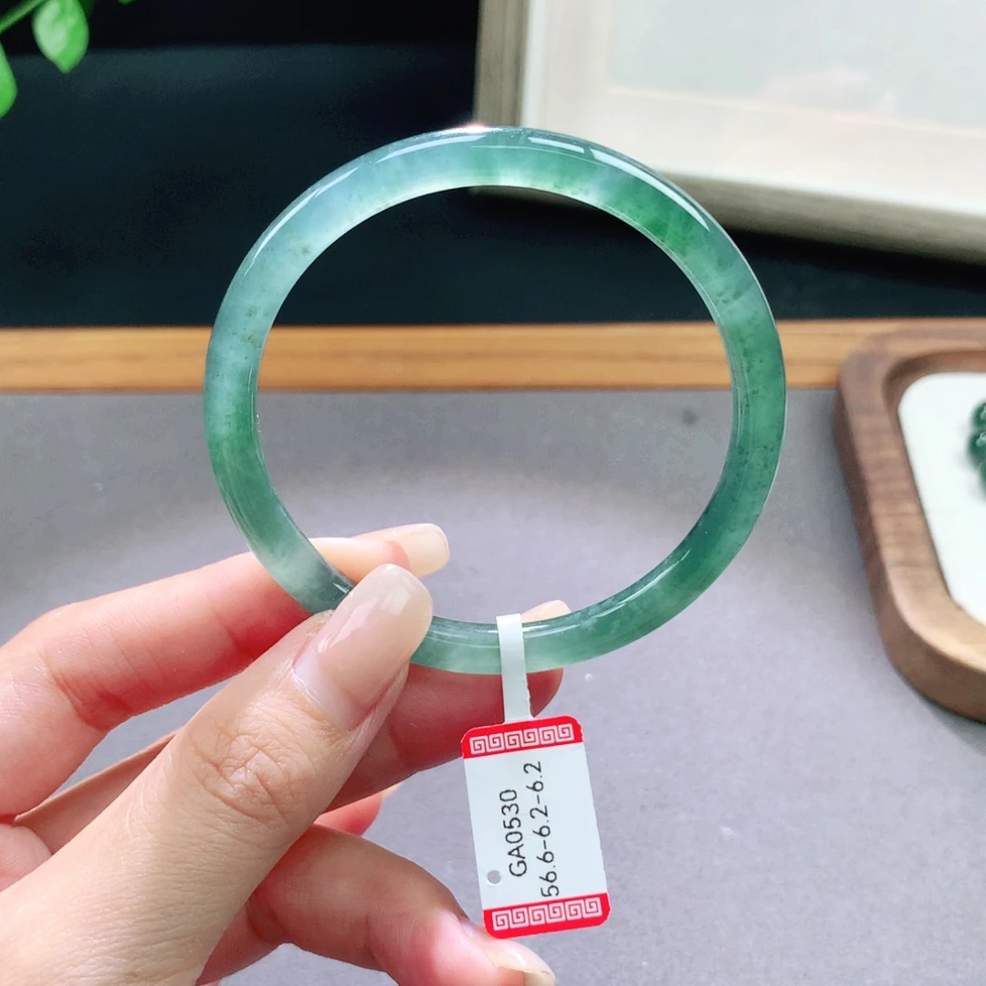 翡翠手镯未镶嵌天然