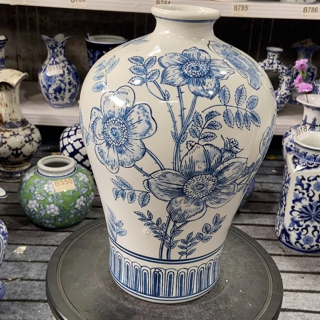 摆件花瓶手绘釉下彩