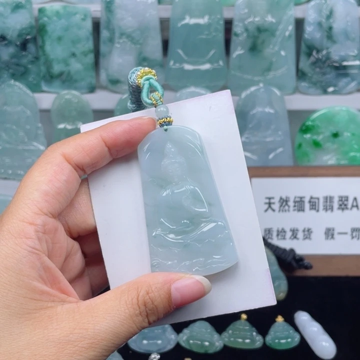 颈饰未镶嵌翡翠素衣观音