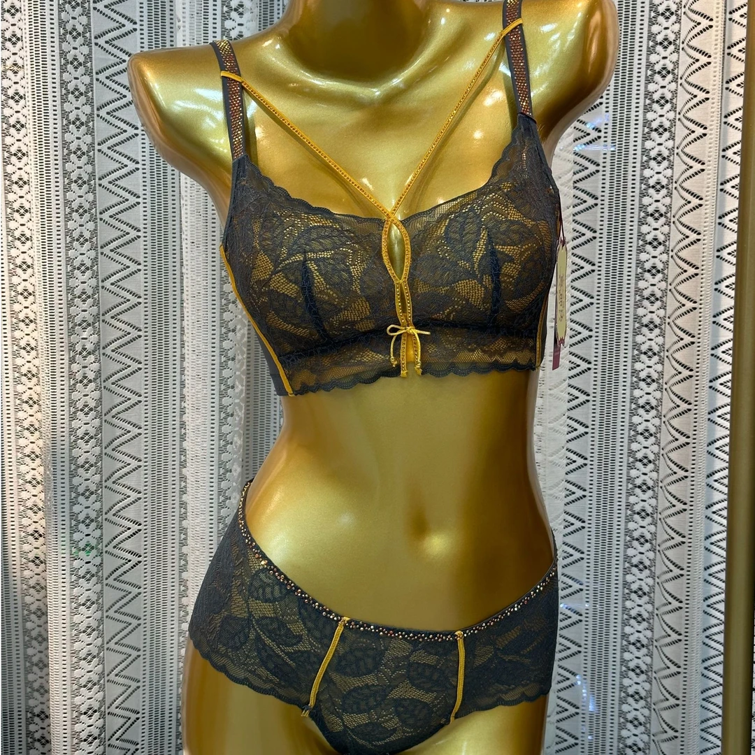 xarifa经典款文胸套装中厚款烫钻蕾丝性感舒适无钢圈8522