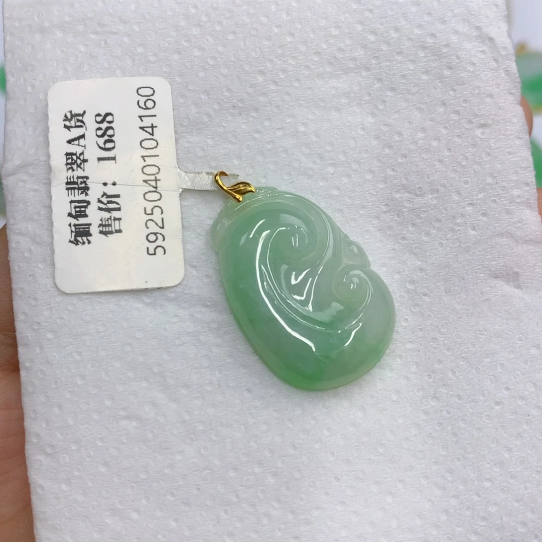 翡翠18K金镶嵌颈饰翡翠