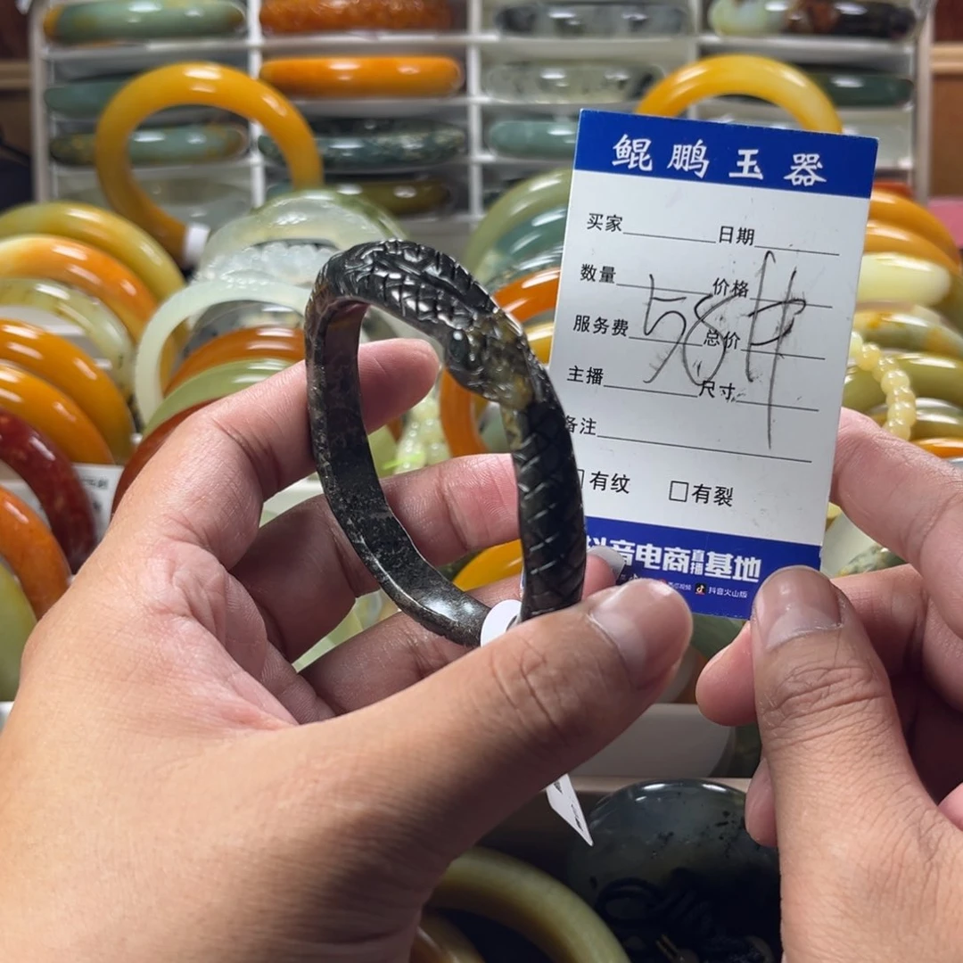 蛇纹石玉手镯未镶嵌