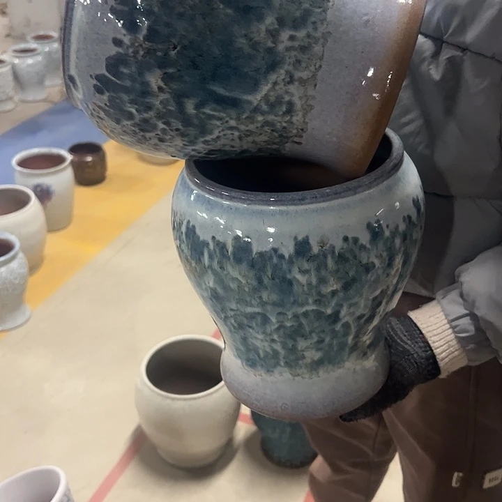 高度23厘米口18厘米