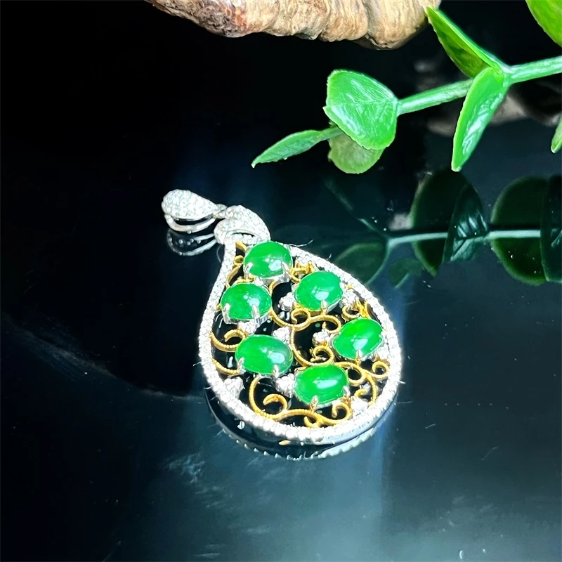 Colourful Yunnan/七彩云南18K金镶嵌冰种阳绿翡翠吊坠