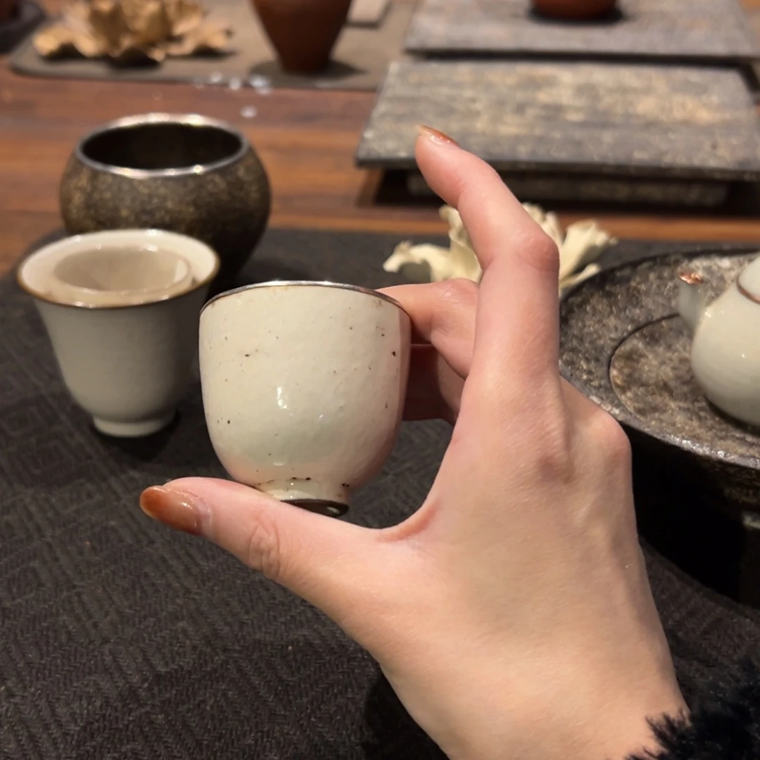 摆件明*.陶瓷。    陶瓷。