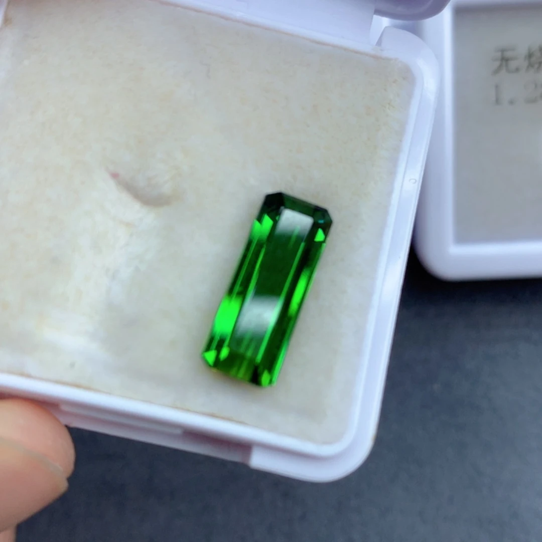 绿色碧玺4.68克拉裸石未镶嵌