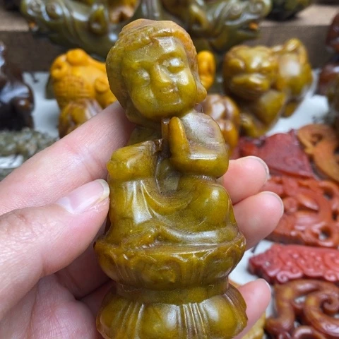 未镶嵌蛇纹石玉颈饰