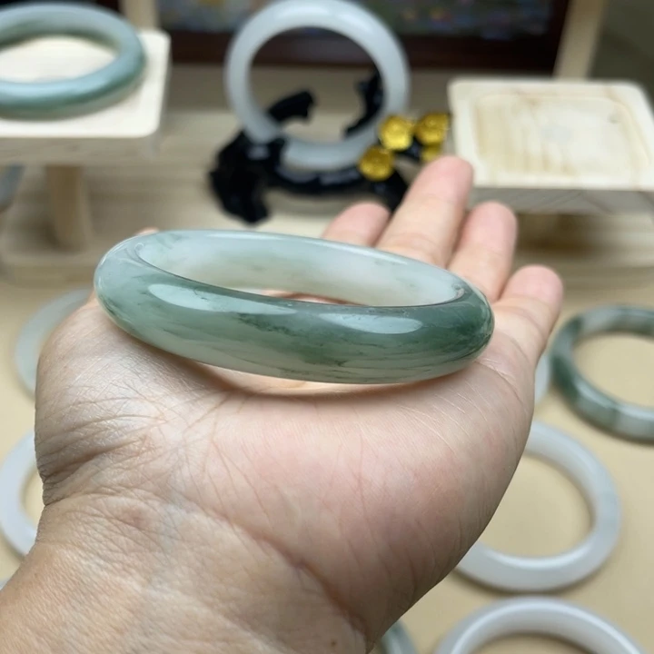 石英质玉（天山翠）未镶嵌手镯石英岩质玉天山翠