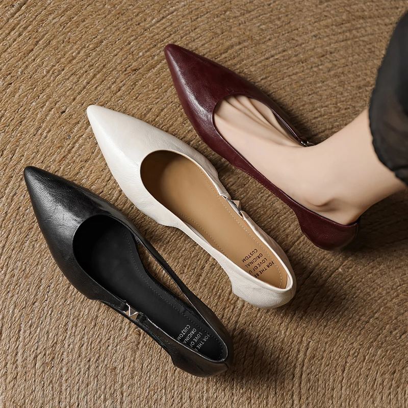 2cm酒红色粗跟侧空单鞋尖头浅口时尚通勤工作女鞋春夏百搭平底鞋