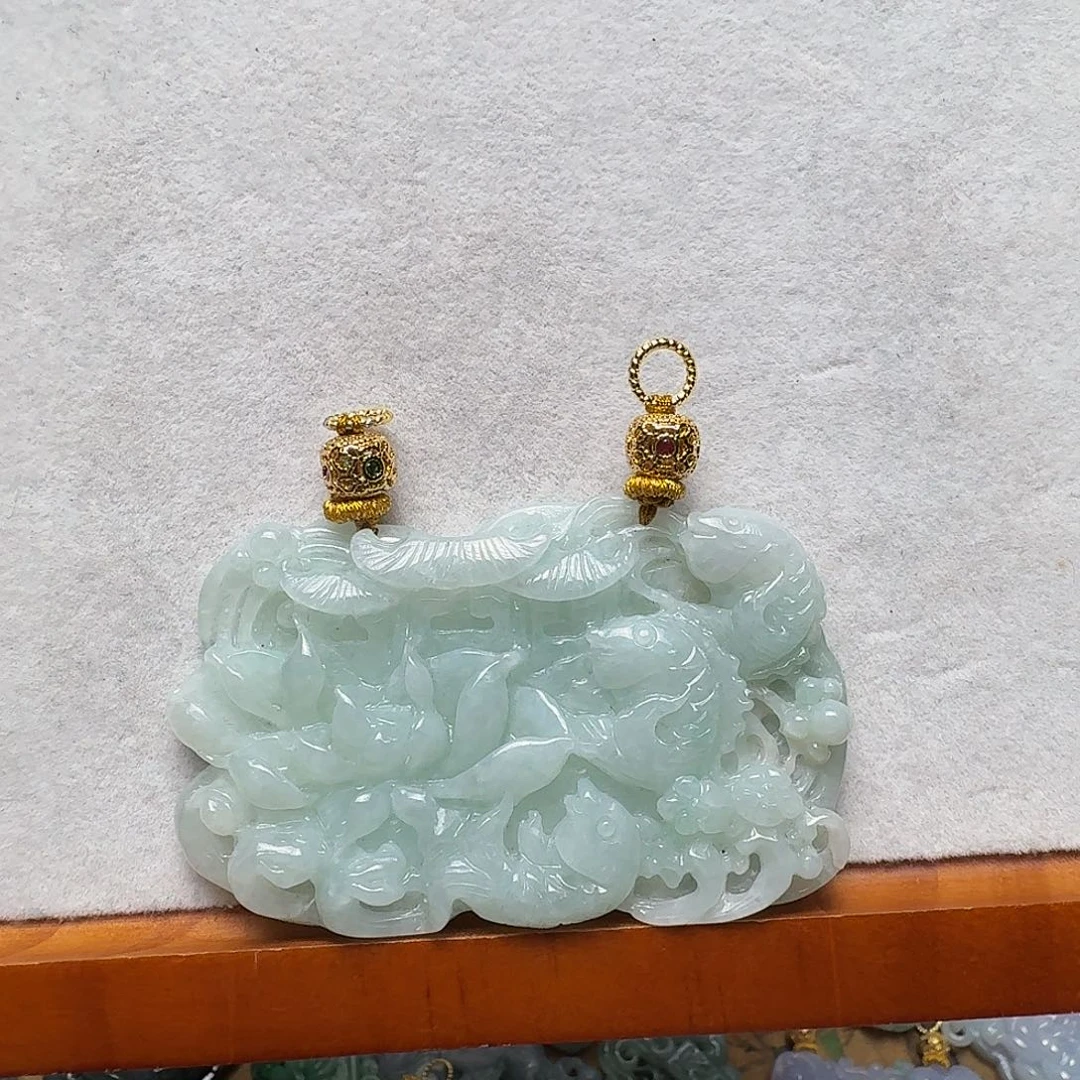 翡翠未镶嵌吊坠(赠链)