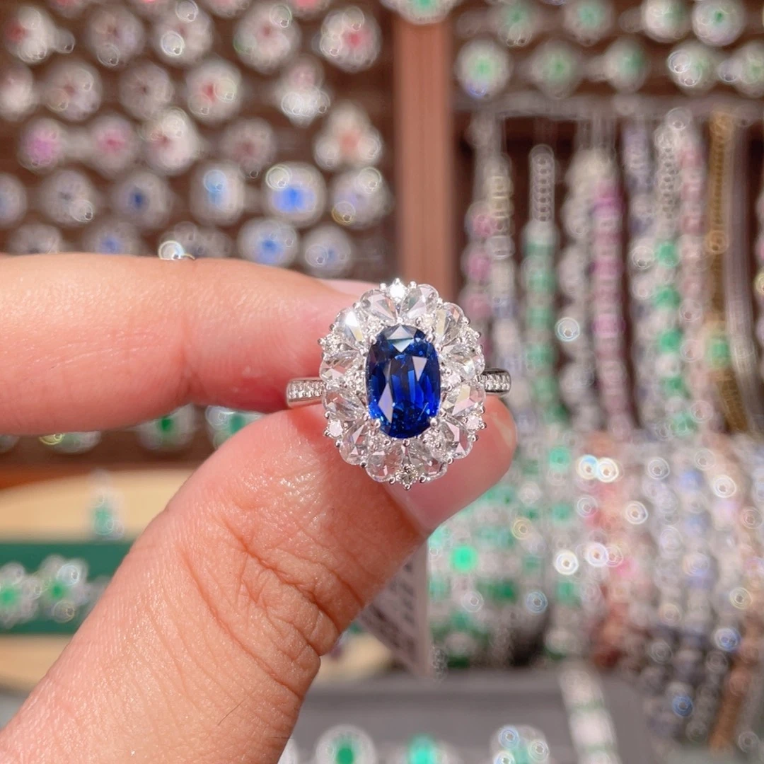 戒指蓝宝石18K金镶嵌2.58ct 皇家蓝