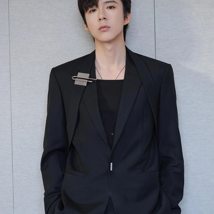 痞帅金属西服扣感潮流西装刘宇宁韩版男士休闲同款设计不规炸街潮