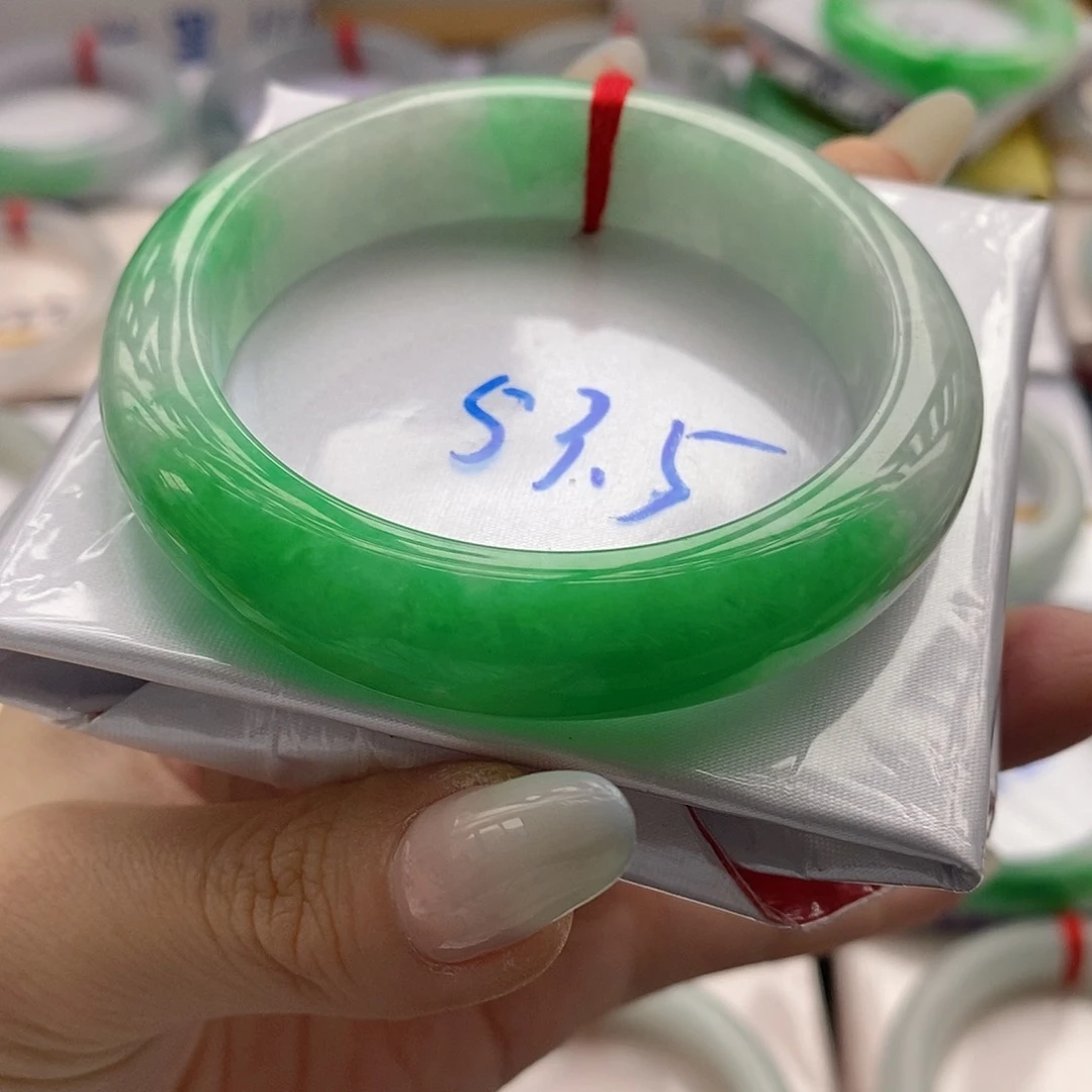 翡翠手镯未镶嵌手镯