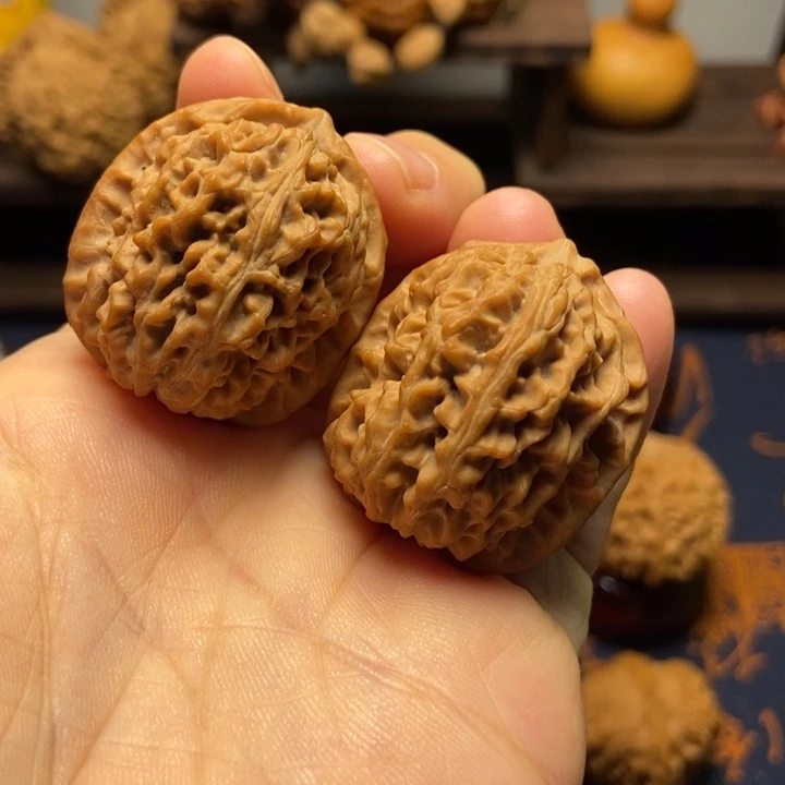 文玩核桃把件一**恩荔枝纹尺寸30