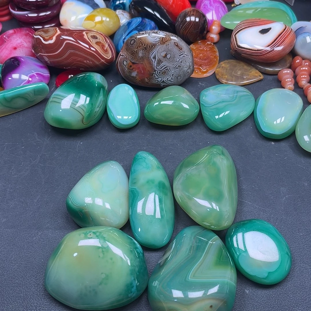 负***斤玛瑙/玉髓未镶嵌珠宝奇石