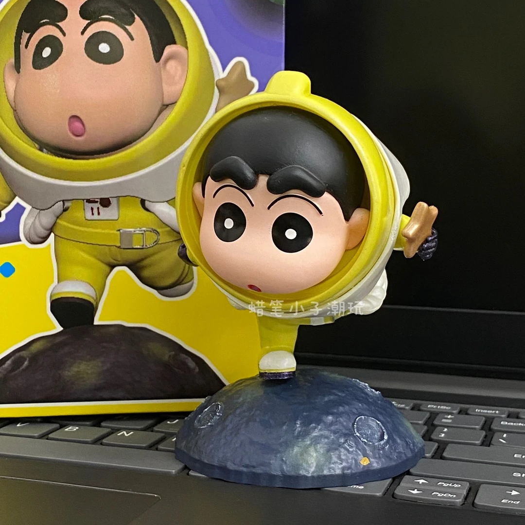 蜡笔小新宇航员小新立体底座高级可爱礼物家居装饰家居装摆件送人