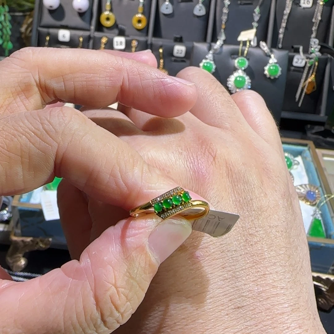 翡翠18K金镶嵌颈饰戒指