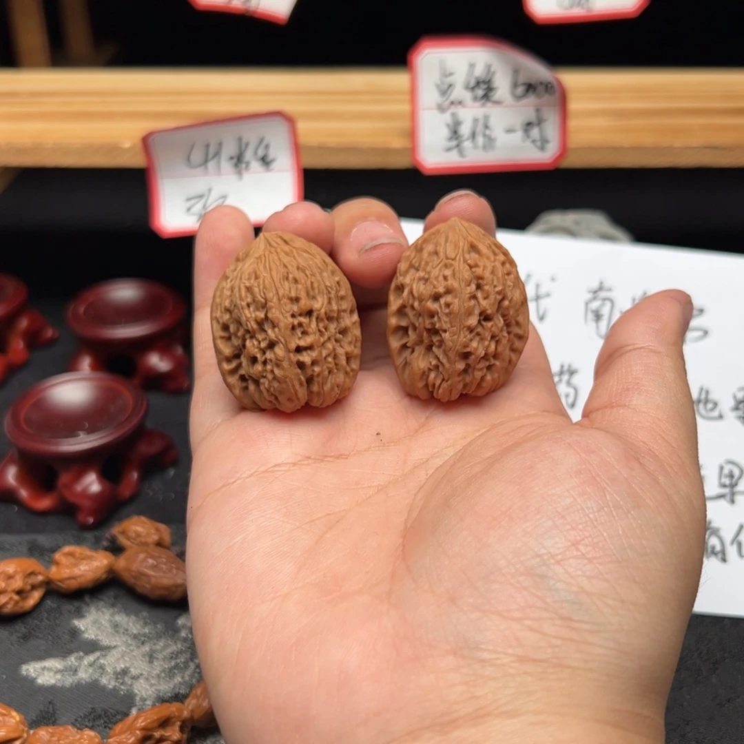 胡***哥文玩核桃吊坠南疆