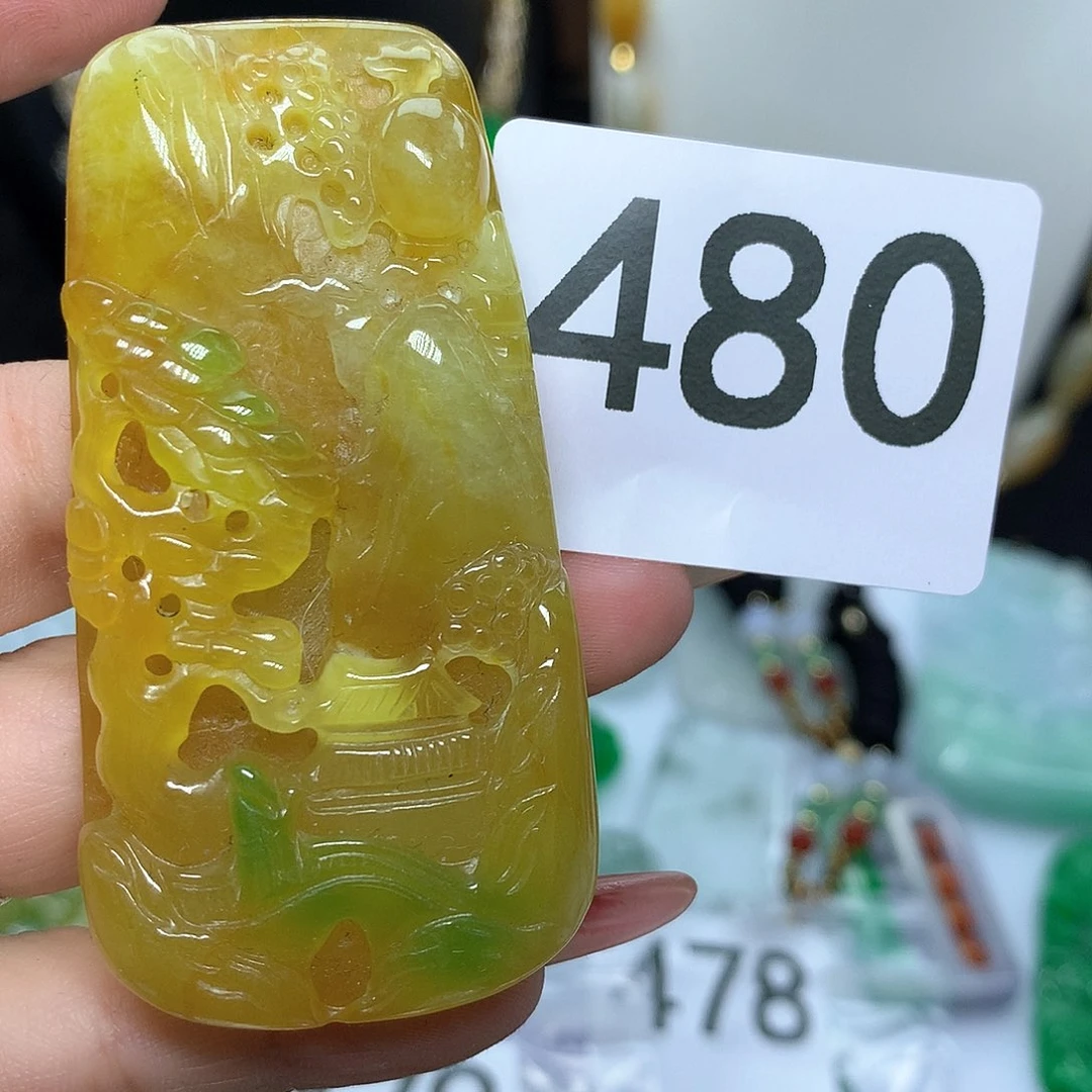 翡翠吊坠(赠链)未镶嵌