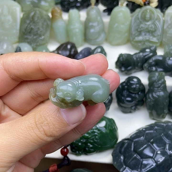 和田玉未镶嵌颈饰