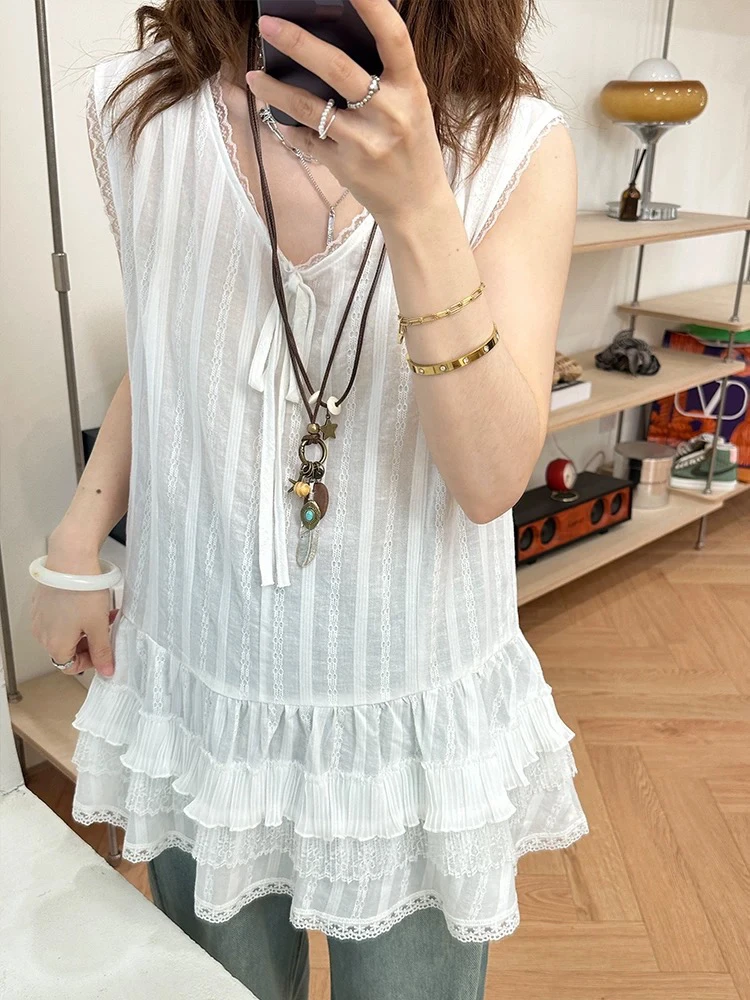 福利款背心蕾丝花边上衣