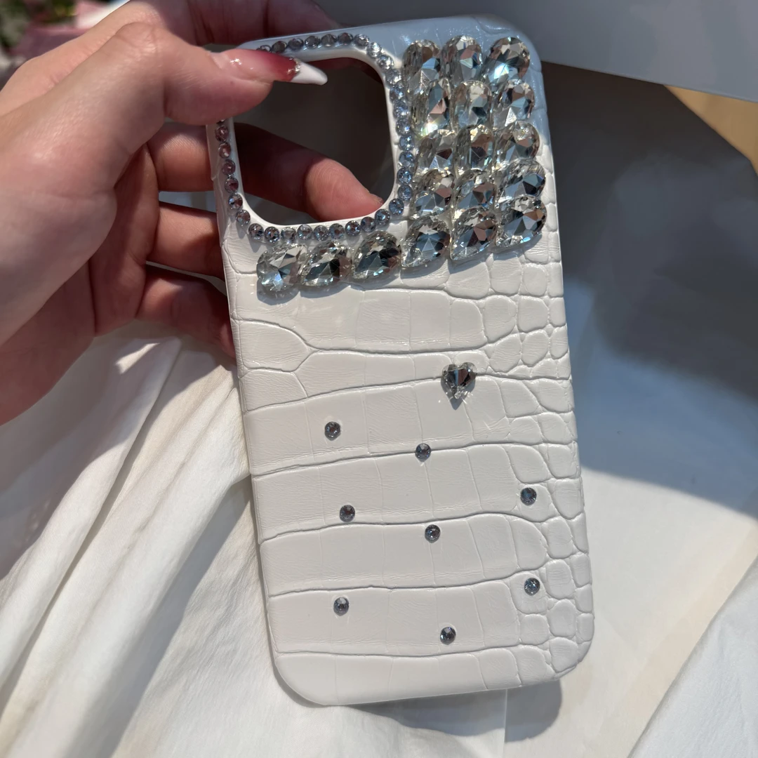 原创手作高级感鳄鱼皮水滴堆钻适用于iPhone15半包华为16promax壳