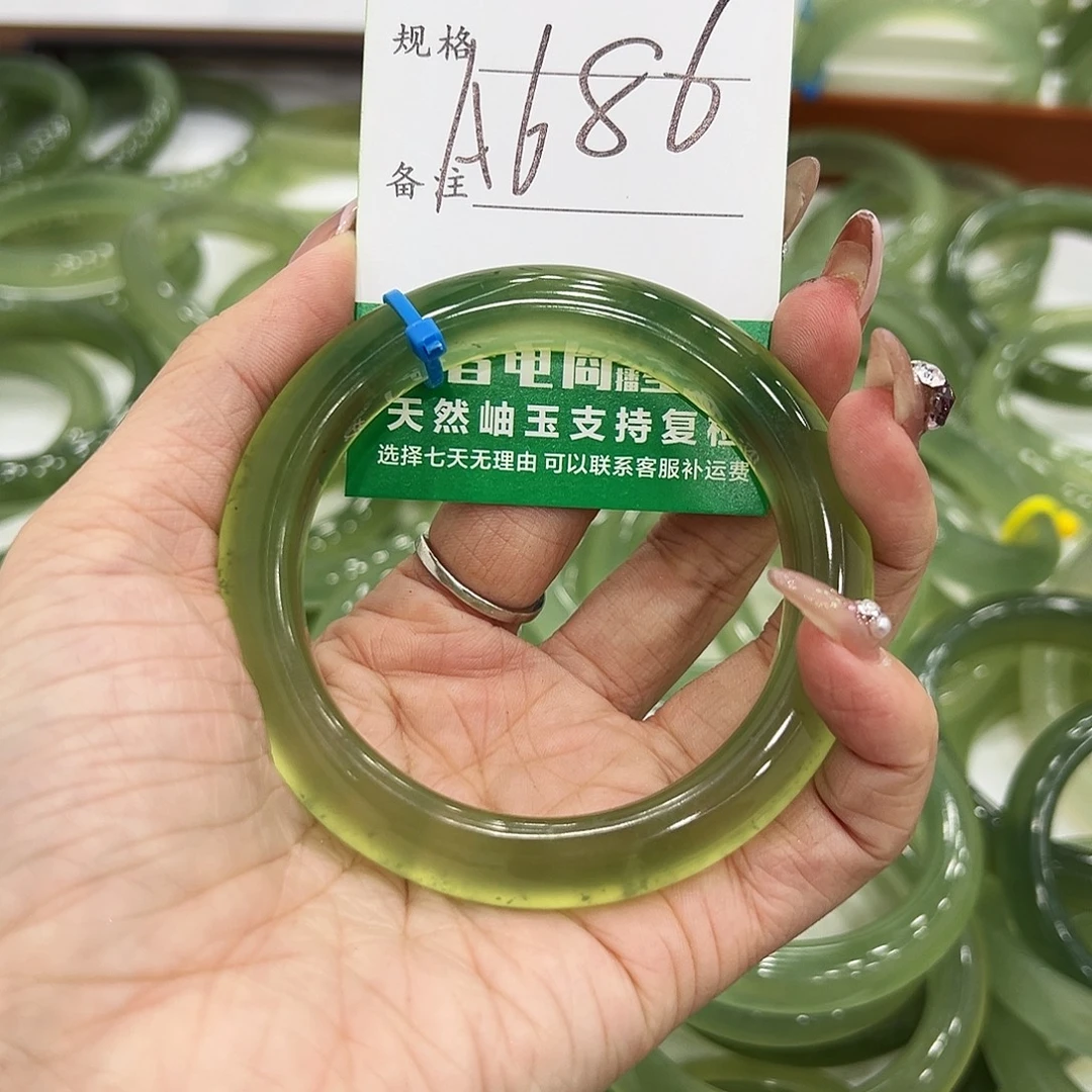 星***月蛇纹石玉未镶嵌手镯