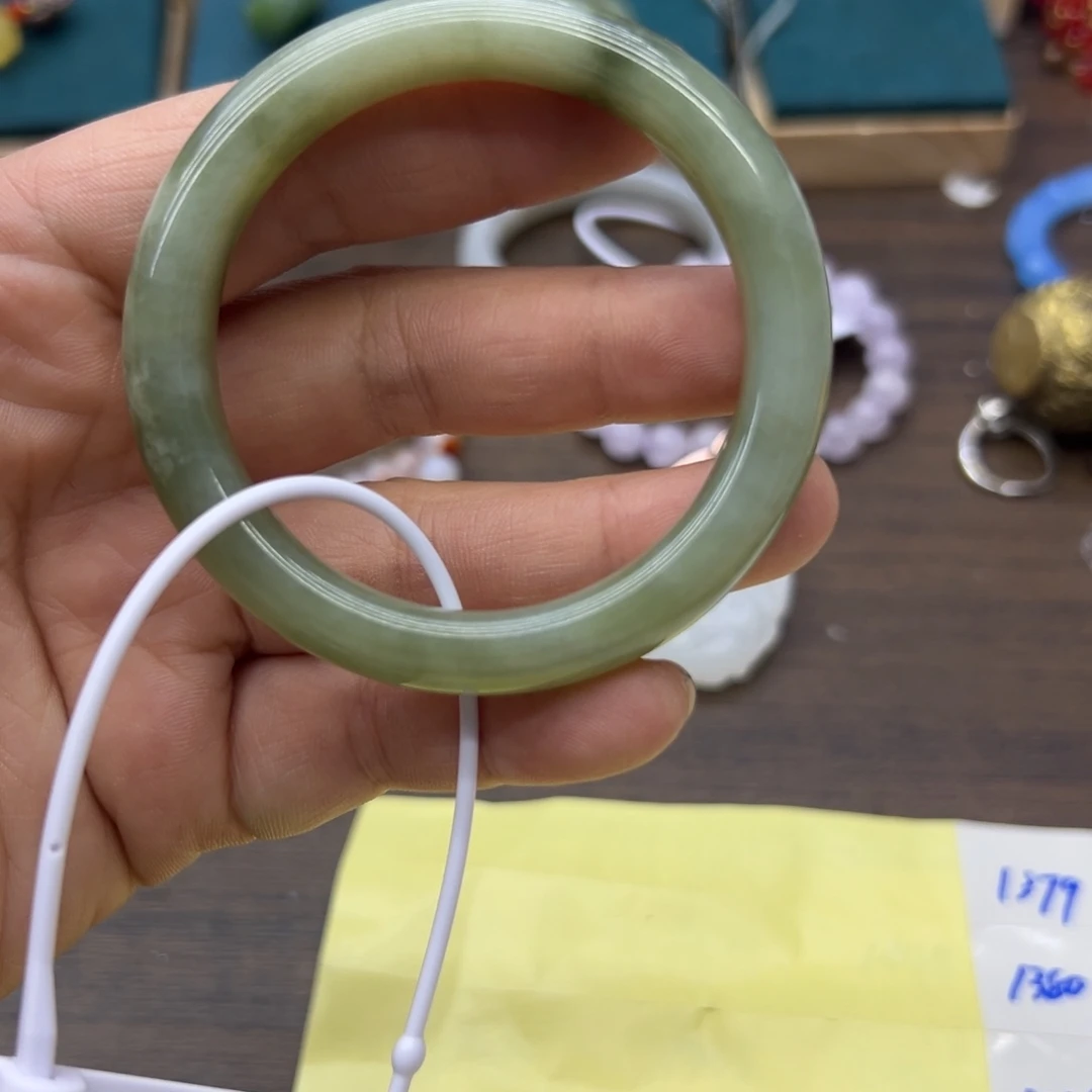 和田玉未镶嵌手镯51.9圈围1376