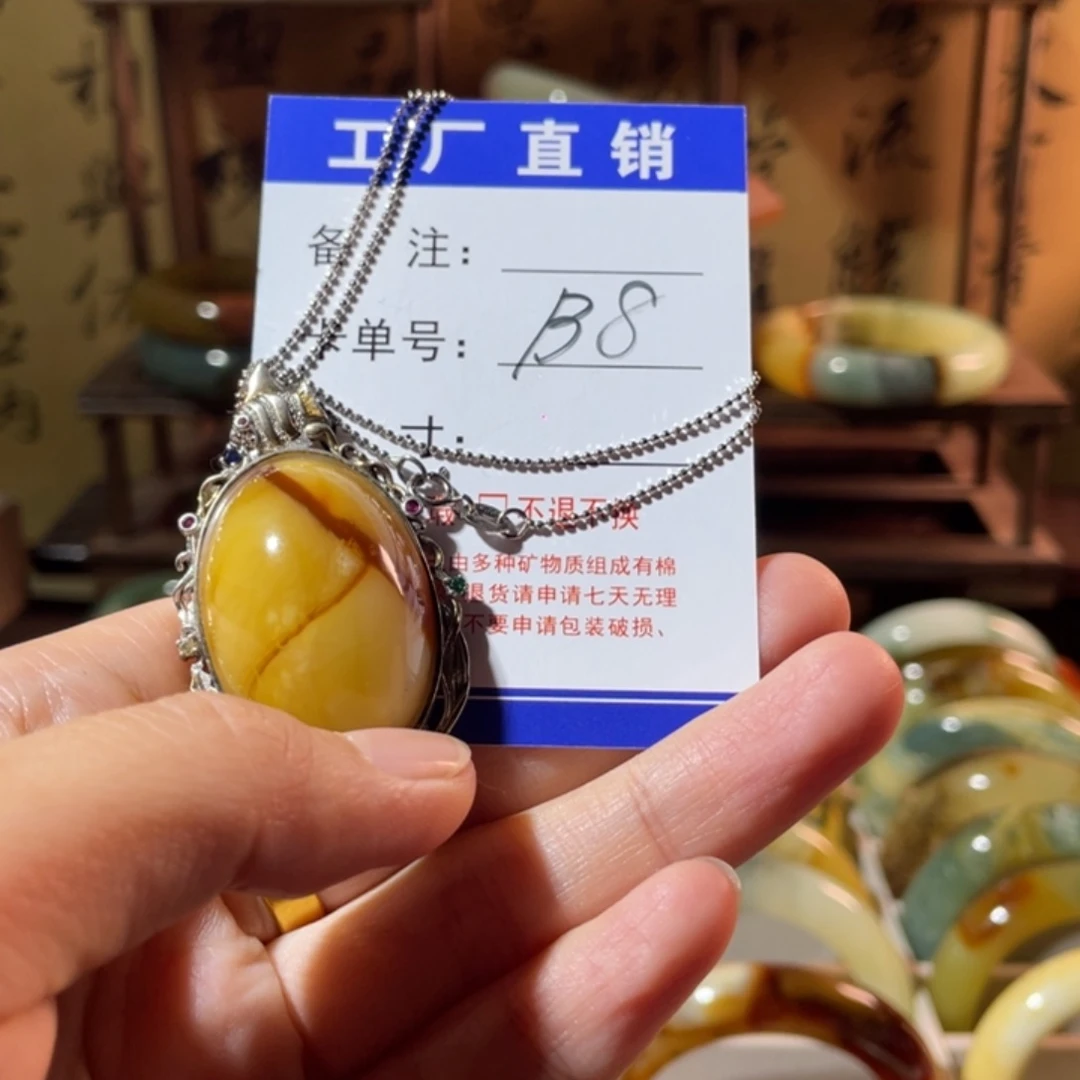 H***u未镶嵌蛇纹石玉颈饰