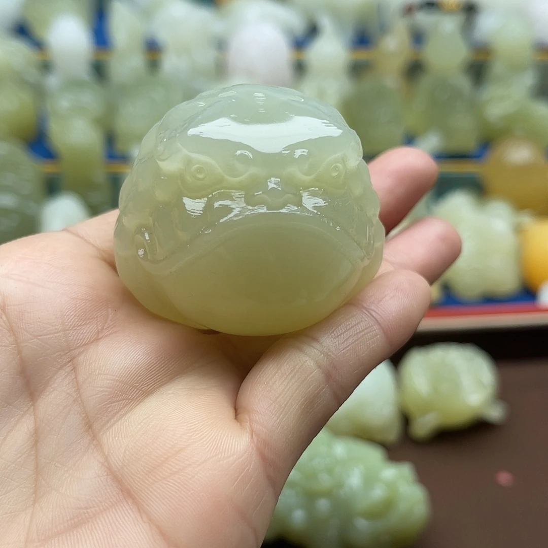 同***热玉天然桌面小摆件