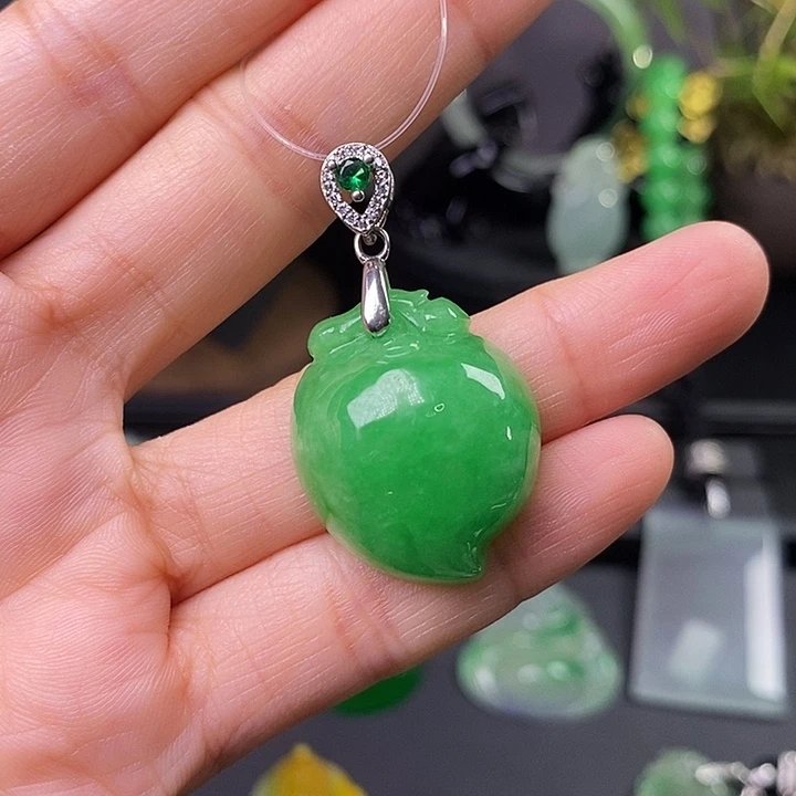 翡翠未镶嵌吊坠(赠链)