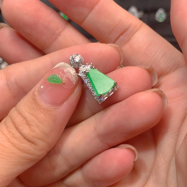 岁***8翡翠银S925镶嵌颈饰无事