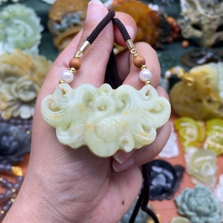 蛇纹石玉未镶嵌吊坠