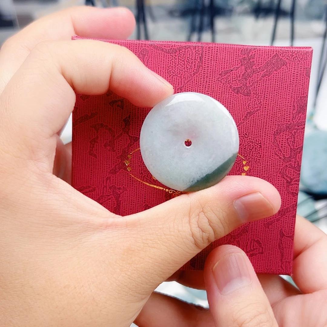 翡翠未镶嵌吊坠(赠链)翡翠