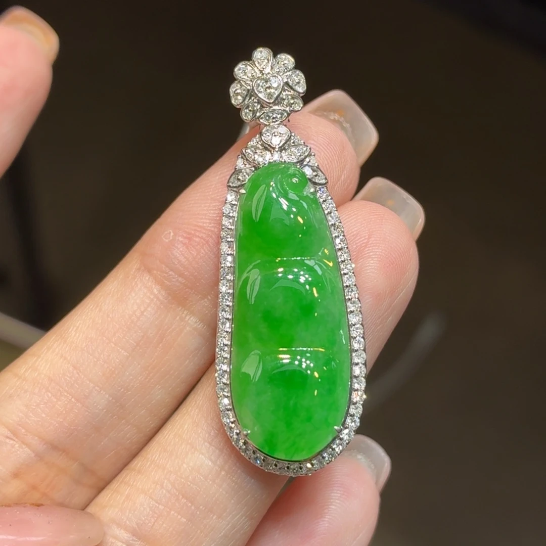 翡翠18K金镶嵌颈饰天然缅甸翡翠