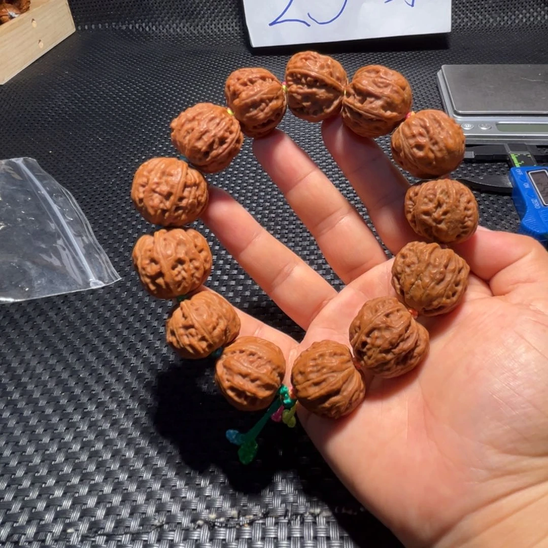 文玩核桃手串三棱