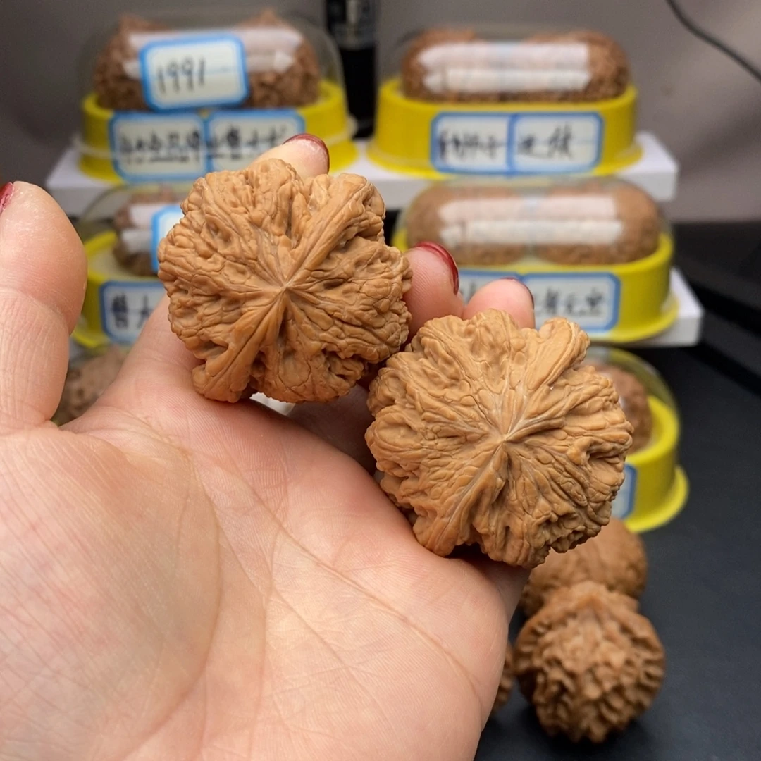 周***满把件文玩核桃大粗筋