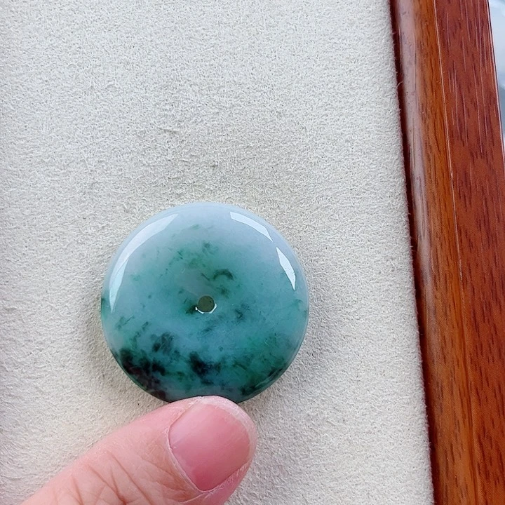 翡翠未镶嵌颈饰孤品